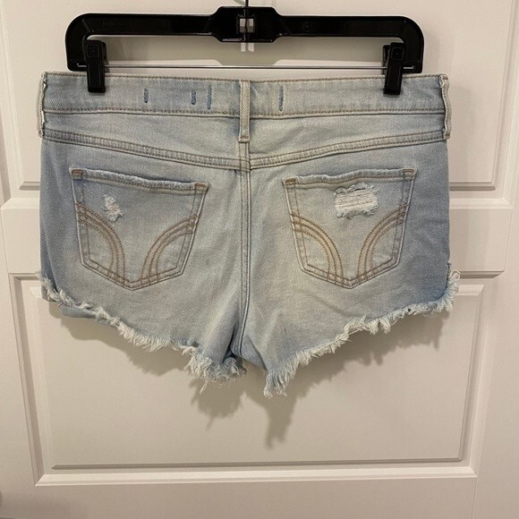 Hollister Vintage Stretch Low Rise Short - Short. Light Blue Wash. Size 7. Cute - Picture 5 of 11